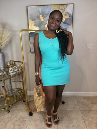 Turquoise ribbed mini dress with pockets, sleeveless and lightweight – ideal for springtime and easy style.