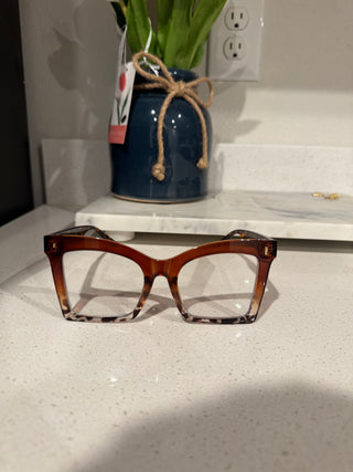 Tortoise shell oversized square frames, stylish and modern design perfect for adding a touch of sophistication to any look. Clear frame. Clear sunglasses. Clear glasses.